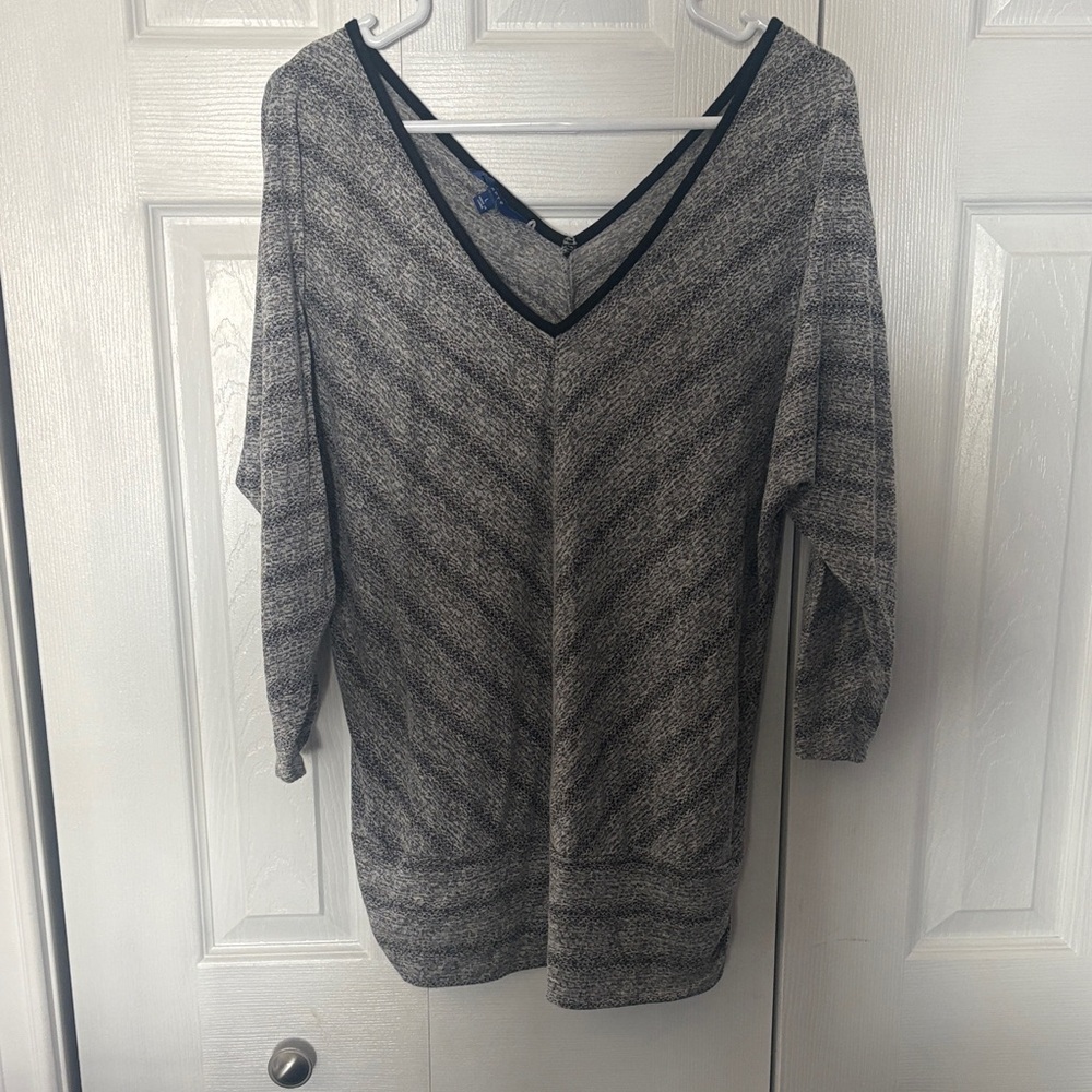 Apt. 9 Black and Gray V-Neck Women's Top
